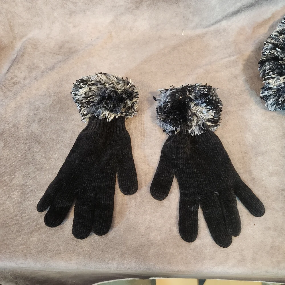 Black and Gray Knit‎ Scarf and Gloves Set